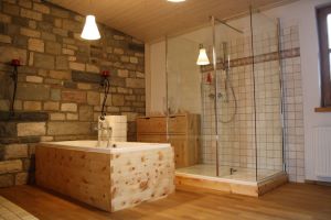 Mooie badkamers hout design en hout accenten