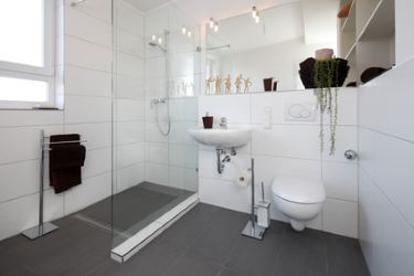 Wandtegels kleine badkamer plaatsen
