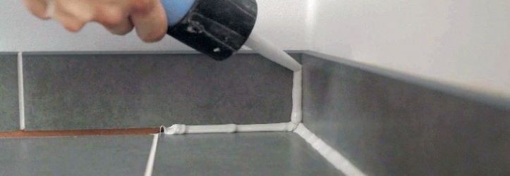 Wandtegels afkitten voegen