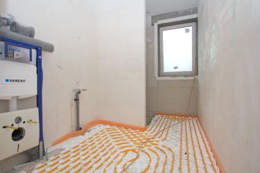 Badkamer met montage duurzame vloerverwarming
