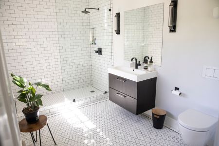Kleine badkamer transformeren met tegels