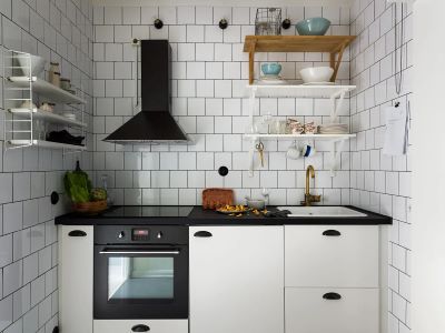 Compacte keuken met inbouwapparatuur