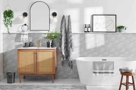Grijze badkamer met natuurtinten