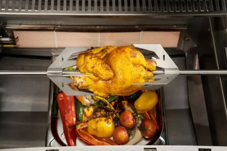 Buitenkeuken met rotisserie accessoire