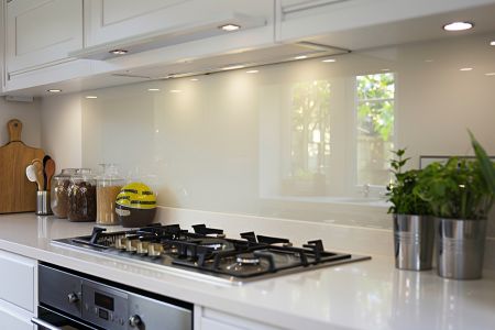 Wit glas keukenachterwand